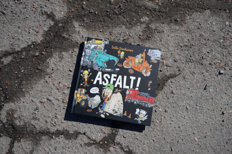 Salla Savolaineni raamat, Asfalt, õues asfaltil